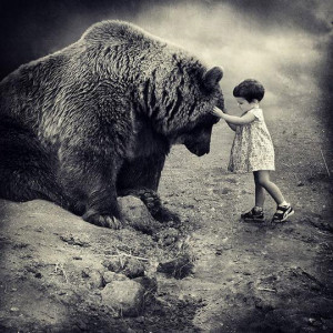 Funny photos funny cute little girl hugging grizzly bear