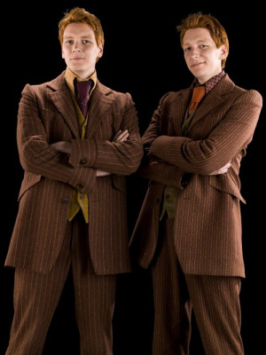 500px-Fred_and_George_Weasley_(HBP_promo)_2.jpg