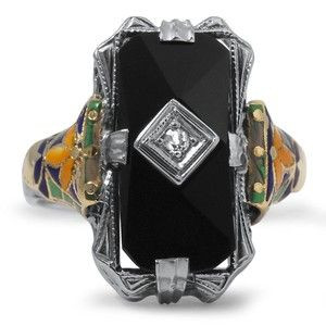 beautiful details on this diamond and onyx ring