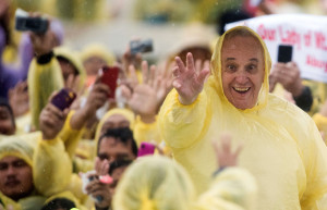 Pope Francis Greeted by Huge Crowds on Philippines Tour