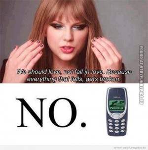 Taylor Swift VS Nokia 3310