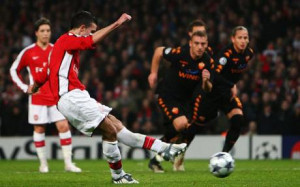Advantage Arsenal: Robin van Persie's penalty separates the sides ...