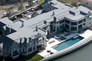 Derek Jeter’s Mansion Gets Thrown Under the Bus