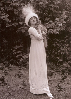 1911 - Anna Pavlovna and her cat