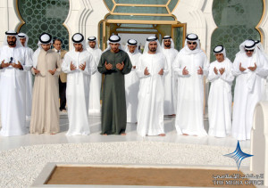 Sheikh Mohammed prays for Sheikh Zayed's soul