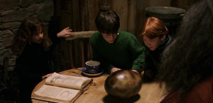 Dragon egg seen by Harry Potter, Hermione Granger and Ron Weasley ...