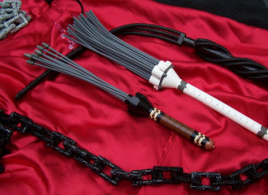 Black and Grey Chain, Cat of Nine Tails (brown handle),