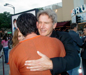 Harrison Ford hugs quot Hollywood Homicide quot co star Lou Diamond ...