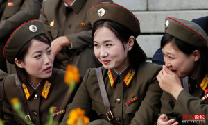 Nordkorea ist mysteriös, die Frauen sind schön, und die Soldatinnen ...