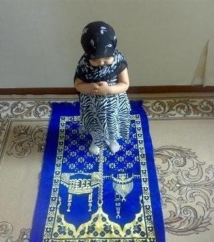 babiesmakingsalaat:A cute Pakistani Baby girl standing to pray Nimazoh ...