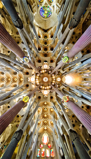 ... el maestro Antoni Gaudí para soportar todo el peso de la cubierta
