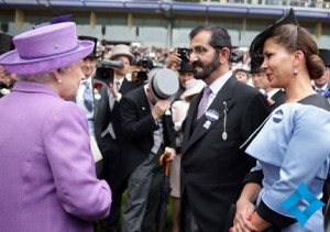 Mohammed bin Rashid talks with Queen Elizabeth in the presence of ...