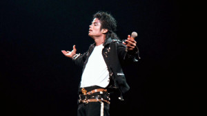 Man-in-the-mirror-Michael-Jackson-michael-jackson-30973793-1572-886 ...
