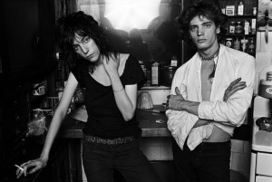 ... smith which narrates the relationship between patti smith and robert