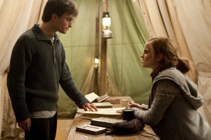 Daniel Radcliffe als Harry Potter (links) und Emma Watson als Hermine ...