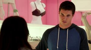 Robbie Amell in The DUFF Movie Images