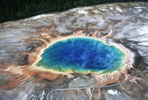 Yellowstone Park established 1872. Plan your Yellowstone National Park ...