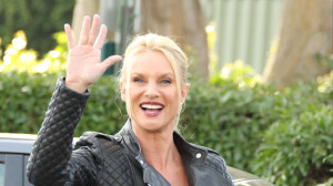nicollette sheridan quotes you can t trust the internet nicollette ...
