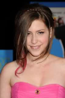 Eden Sher and Mayim Bialik look so much alike.