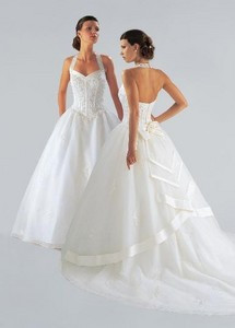 Cool Custom-made Ball Gown Halter V-neck Embroider Organza&Satin Court ...