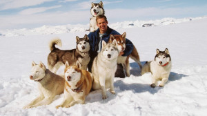 Paul Walker on set of Eight Below with the dogs