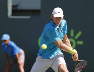 Kevin Anderson prepares to hit a backhand return to Kevin Anderson