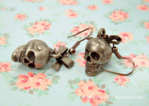 Skull bow earrings creepy cute jewelry distressed antique gunmetal ...