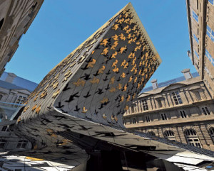 bangunan hasil karya arsitek ZAHA HADID