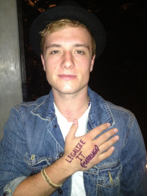 Gato, lindo e eu amo muito ele !! Fã, Fã, Fã sou muito Fã dele ...