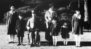 La familia imperial japonesa al completo. Fotografía obtenida el 7 de ...