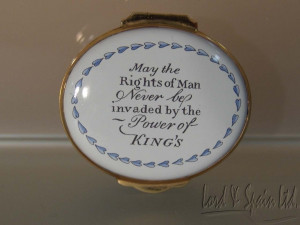 Williamsburg Restoration Crummles Enamel Hinged Box With Quote-England