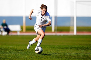 New Jersey native Heather O'Reilly heads upfield with the ball in an ...
