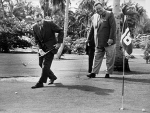 Jackie Gleason playing golf with Richard Nixon in Key Biscayne (1968)
