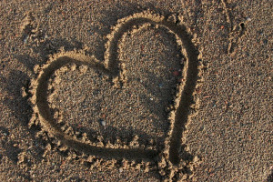 Optimized-Heart_love_sand_summer_beachIMG_6778