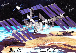 Photo signée par les 6 astronautes de l'ESA de la sélection 2009 )