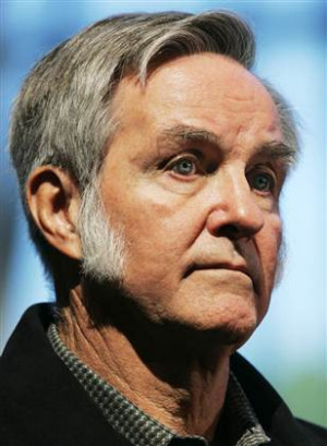 Spaceship designer fires up his fans