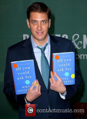 mike-greenberg-mike-greenberg-signs-copies-of_3584348.jpg