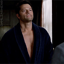 make a gifset where he s flashing dean but the poor boy doesn t look ...
