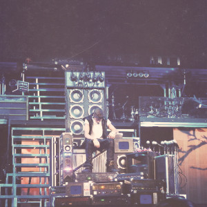 Justin singing One Less Lonely Girl to Avalanna. Believe tour. Phoenix ...