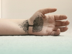 highly detailed tree tattoo on the palm of this guy's hand uses the ...