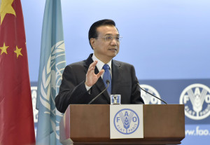 Premier Li Keqiang delivers a speech at the headquarters of the UN ...