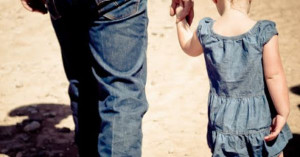 ... .blogspot.com/2011/06/cowboy-boots-dresses-horses-little.html Like