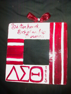 Delta Sigma Theta : 4 frames and 1 mirror