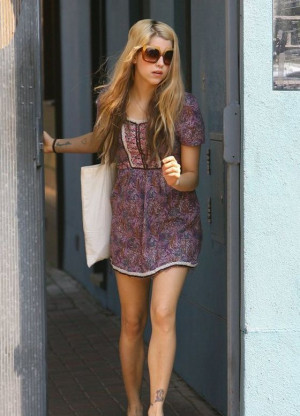 Peaches Geldof wears Ray-Ban RB4098 Jackie Ohh II Sunglasses (not in ...