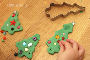 Set up an invitation to decorate play dough Christmas trees with this ...