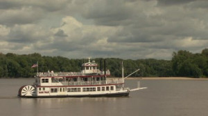 ... Riverboat / Mississippi / Missouri / USA – Stock Video # 931-052-113