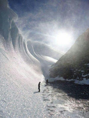 Frozen tidal waves in antarctica