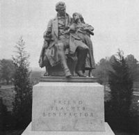 Statue of alice cogswell and thomas hopkins gallaudet.jpg