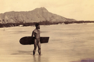 Surfing: it all started without wetsuits and high performance fins