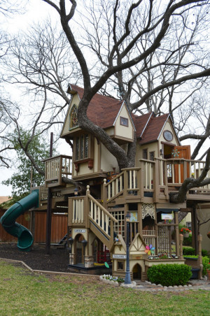 Grandparents Build Amazing Treehouse For Grandchildren, Neighborhood ...